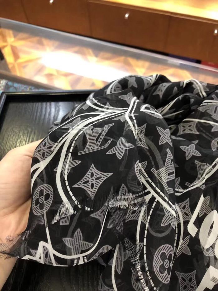 Louis Vuitton Scarf LVS00160